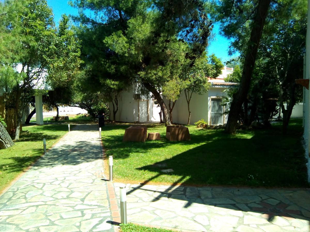 Marzi Beach And Bungalows Hotel Kokkónion Exterior foto