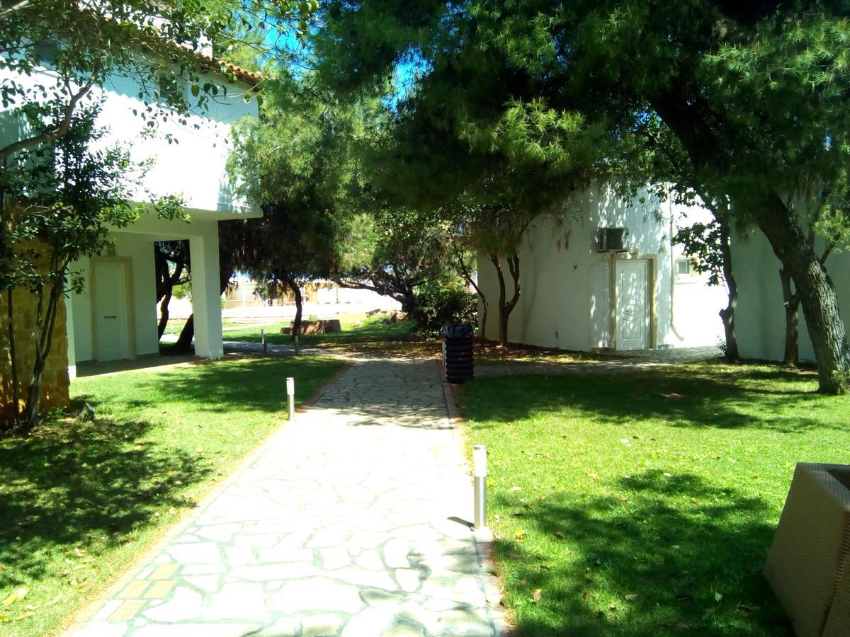 Marzi Beach And Bungalows Hotel Kokkónion Exterior foto